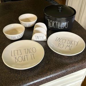 Rae Dunn taco set